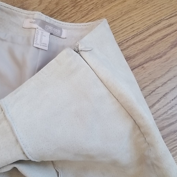 Faux Suede Pintuck Short - Picture 4 of 7